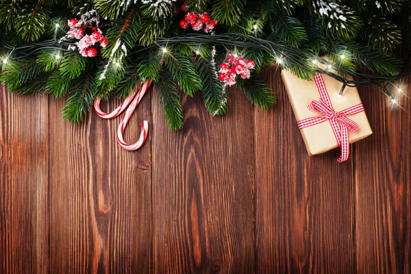 Větev stromu jedle s vánoční osvětlení — Stock fotografie