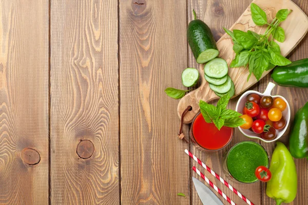 Fresh vegetable smoothie. Tomato and cucumber — Stock Photo, Image