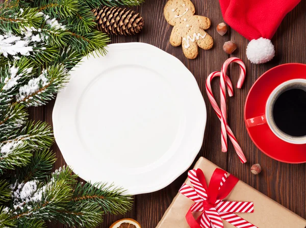 Christmas tree, plate, gift and coffee — Stock Photo, Image