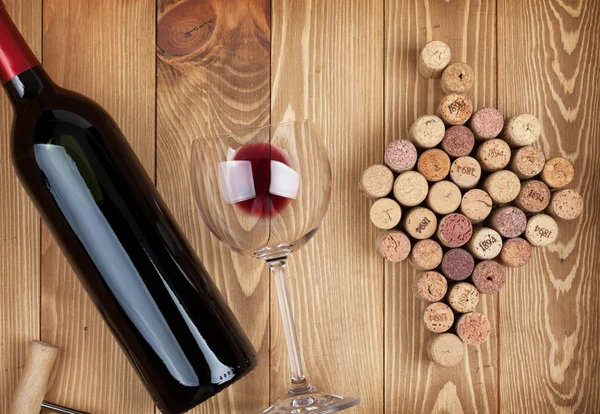 Red wine bottle, glass and corks — Stock Photo, Image