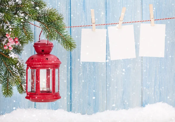 クリスマスのキャンドル ランタンとフォト フレーム — ストック写真