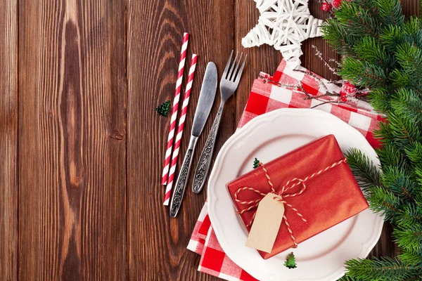 Apparecchiatura tavola di Natale con confezione regalo — Foto Stock