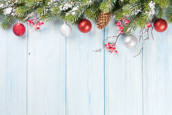 Fondo de Navidad con abeto y decoración —  Fotos de Stock