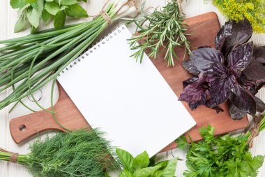 Taze Bahçe otlar ve not defteri