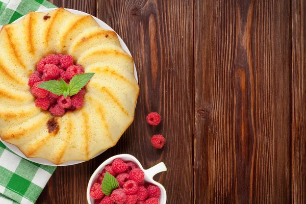 Ciasto domowe maliny i jagody — Zdjęcie stockowe