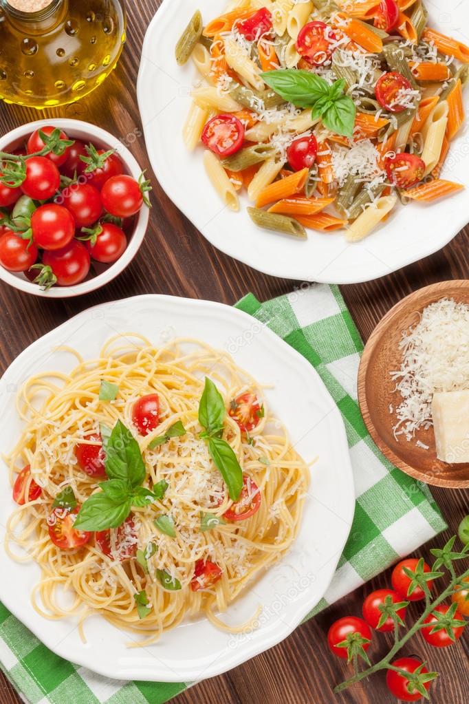 Spaghetti and penne pasta with tomatoes