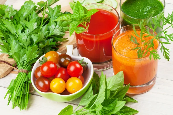 Fresh vegetable smoothies — Stock Image Fresh vegetable smoothies Royalty Free Stock Images