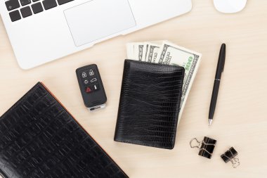 Ofis Masaları pc, sarf malzemeleri ve para ile