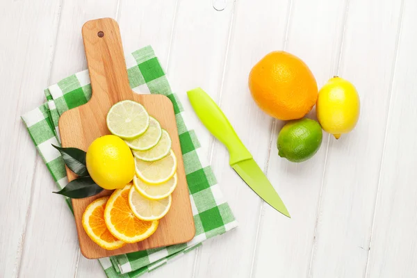 Citroenen, sinaasappelen en limoenen (lemmetjes) — Stockfoto