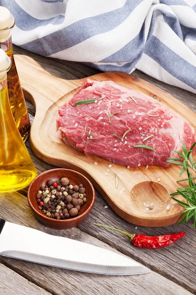 Raw beef steak and spices — Stock Photo, Image