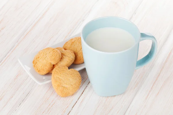 Cup of milk and heart shaped cookies — Stock Photo, Image