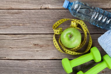 Halter, su ve şerit metre