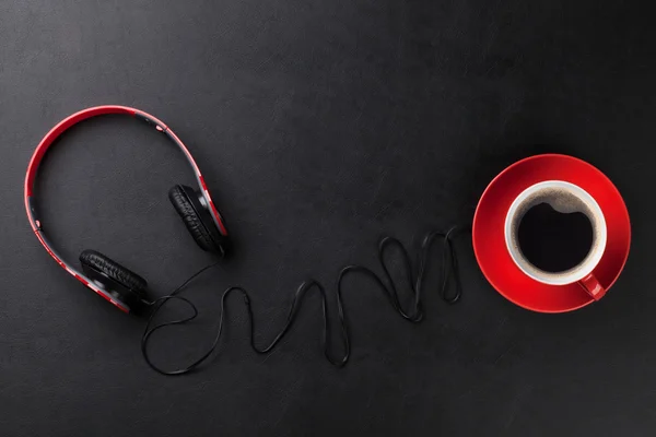 Headphones and coffee cup — Stock Photo, Image