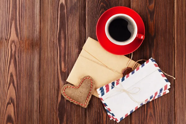 San Valentín corazón, cartas y café — Foto de Stock