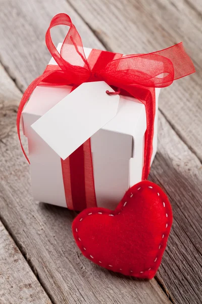 San Valentino cuore e confezione regalo — Foto Stock