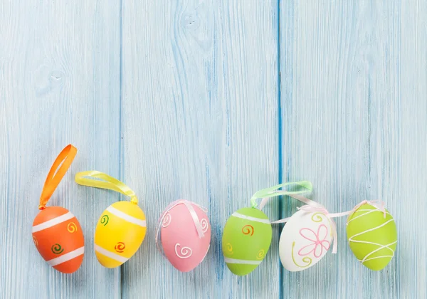 Tło wielkanocne z kolorowymi jajkami — Zdjęcie stockowe