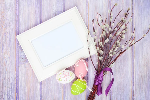 Pussy willow and easter eggs — Stock Photo, Image