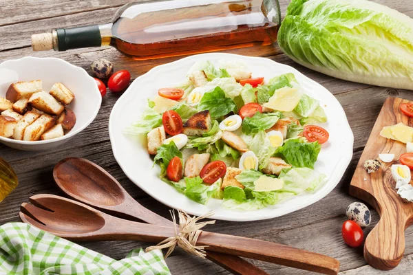 Fresh healthy salad and white wine — Stock Photo, Image
