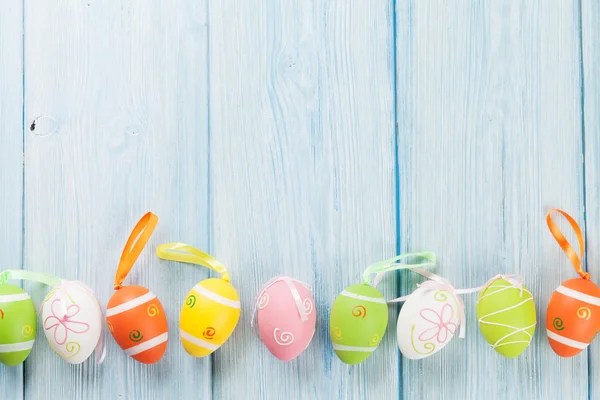 Tło wielkanocne z kolorowymi jajkami — Zdjęcie stockowe