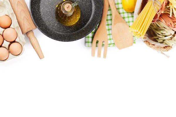 Utensílios de cozinha e ingredientes — Fotografia de Stock