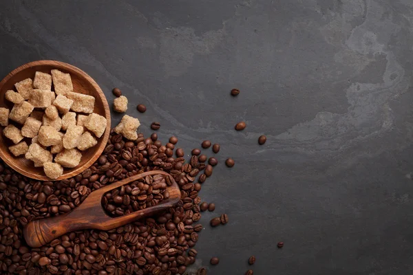 コーヒー豆と黒糖 — ストック写真
