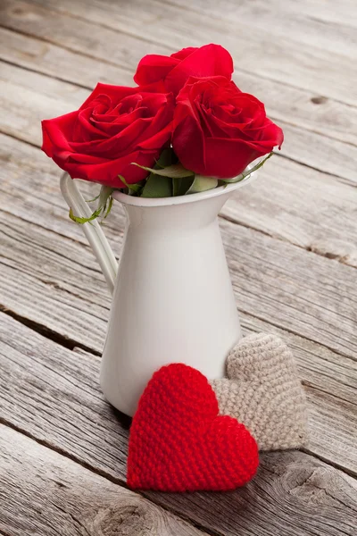 Rose rosse e cuori — Foto Stock