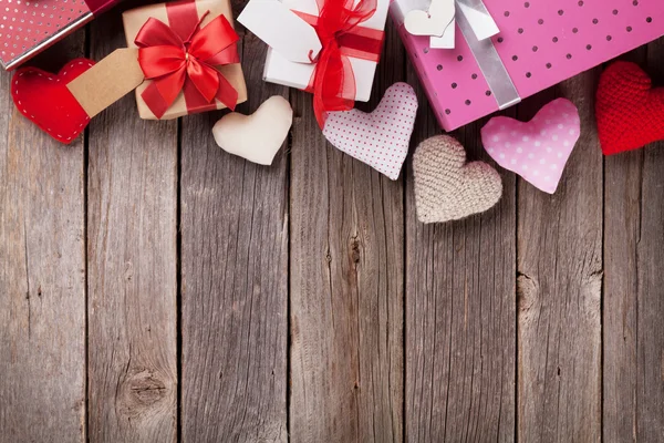 Valentines day hearts and gift boxes — Stock Photo, Image