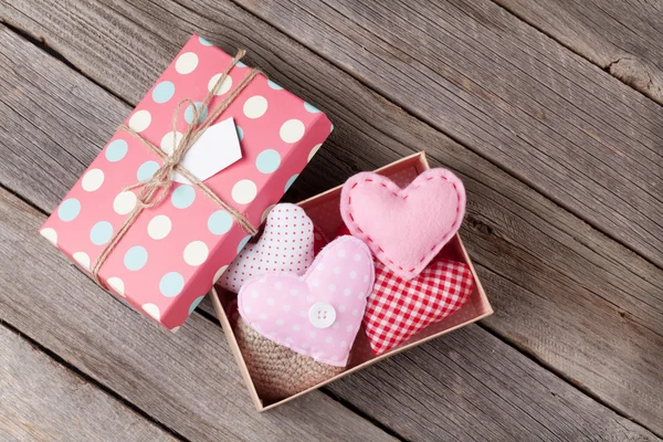 Valentinky den srdce v dárkové krabičce — Stock fotografie