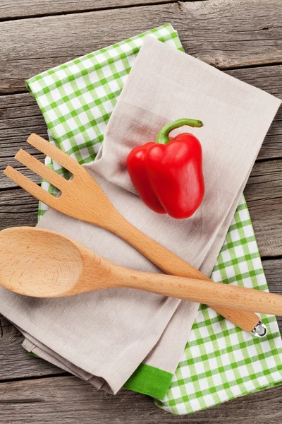 Cooking utensils and bell pepper — Stock Photo, Image