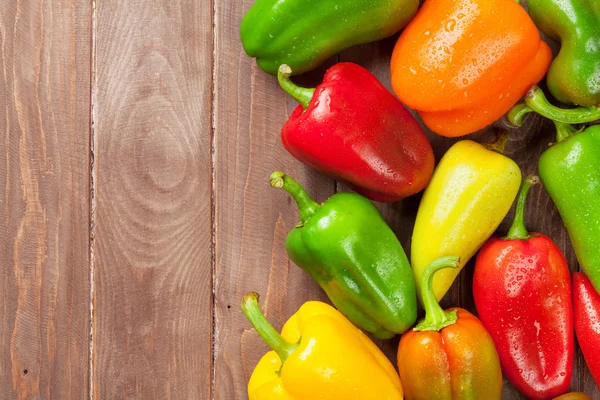 Frische bunte Paprika — Stockfoto