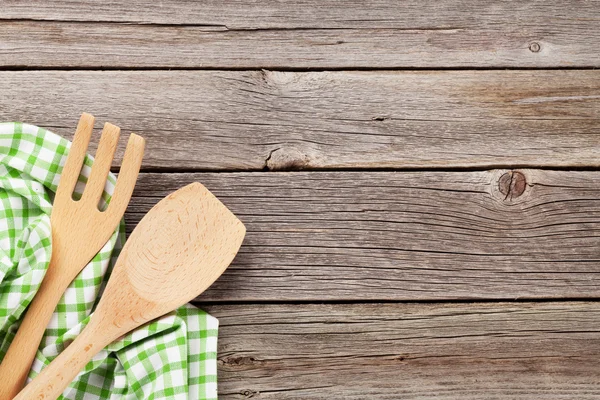 Keukengerei en keuken handdoek — Stockfoto