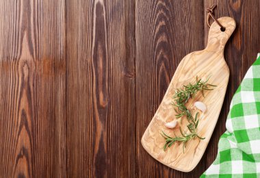 Biberiye ve sarımsak ahşap tablo