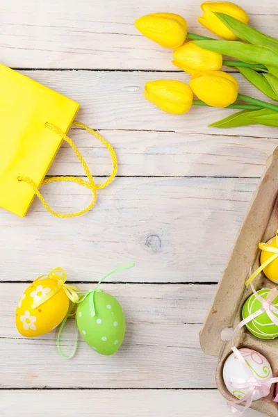Fondo de Pascua con huevos coloridos — Foto de Stock