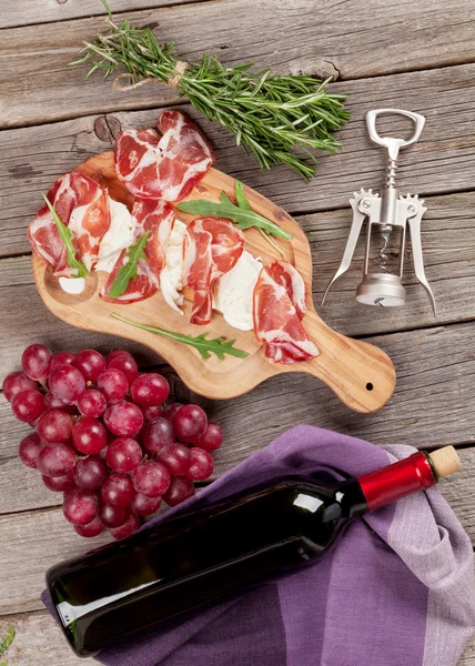 Szynki i mozzarellą z czerwonego wina — Zdjęcie stockowe