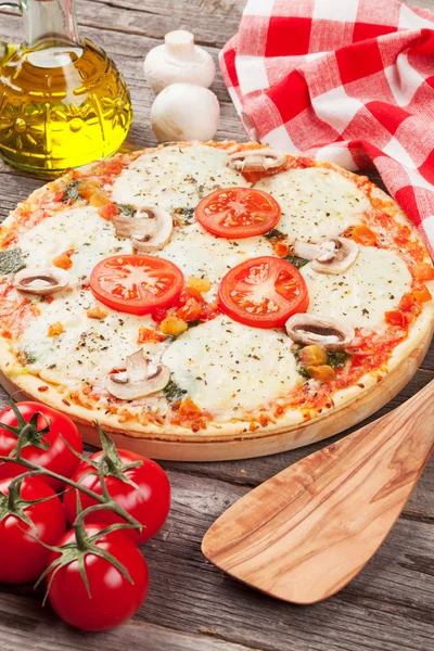 Pizza with tomatoes and mushrooms Royalty Free Stock Images