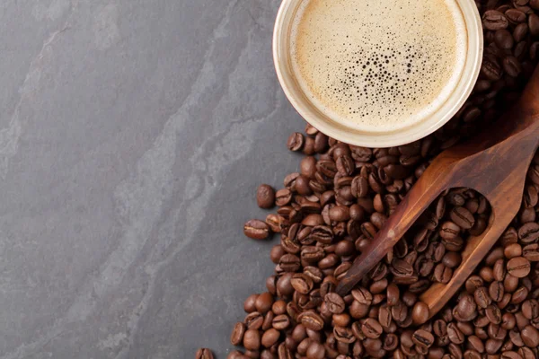 Koffiekopje en bonen — Stockfoto