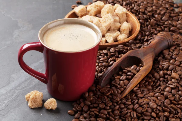 Xícara de café, feijão e açúcar mascavo — Fotografia de Stock