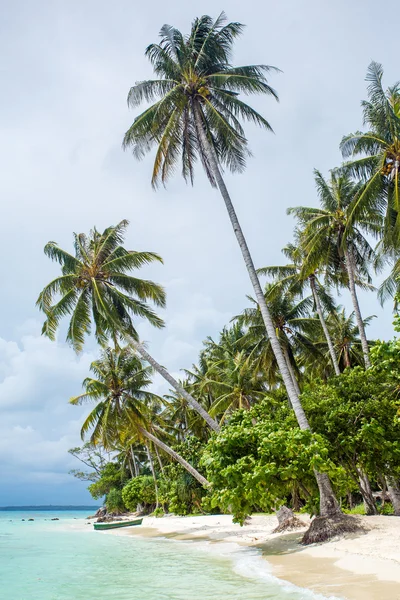 Tropischer Strand auf der Insel Karimunjawa — Stockfoto