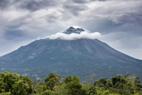 Berget Merapi vulkanen, Java — Stockfoto