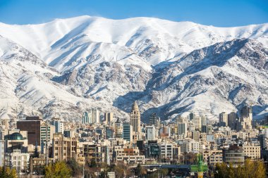 Kış Tahran ve kar Moubtains kaplı