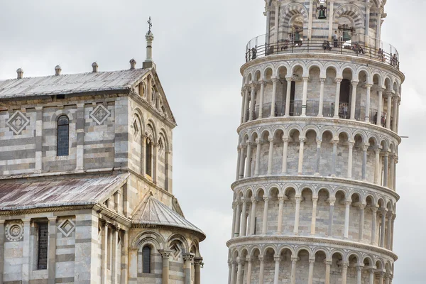 Světa slavného Piazza dei Miracoli v Pise, Itálie — Stock fotografie