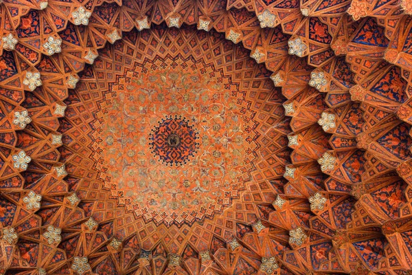 Beautiful ceiling of the Qeysarieh Portal — Stock Photo, Image