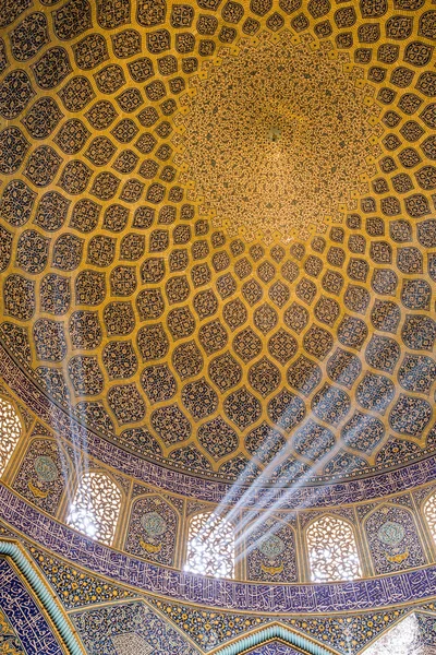 Sjeik lotfollah moskee in isfahan — Stockfoto