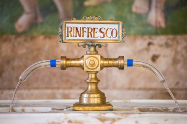 Çeşme Rinfresco su ile