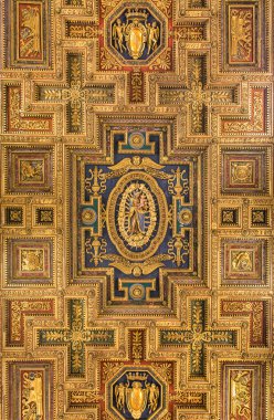 Rönesans tavan oyulmuş