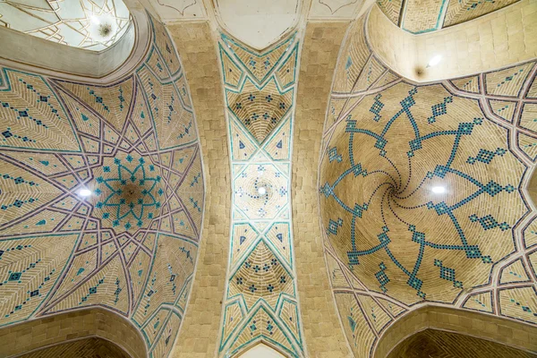 阿迦 · Bozorg Mosque 的上限 — 图库照片