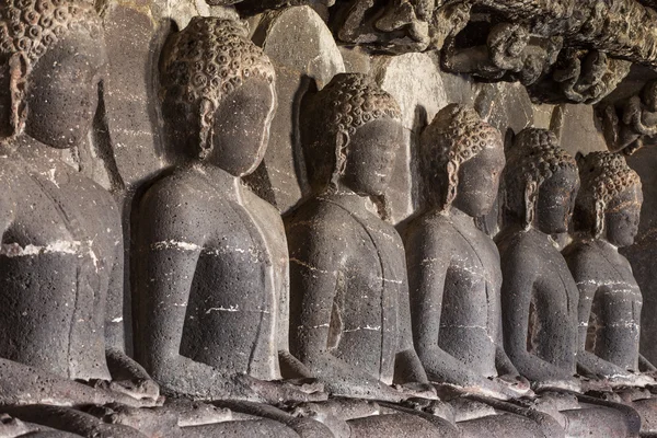 Estatua de Buda en las cuevas de Ellora — Foto de Stock