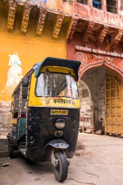 Tuk tuks veya motorlu rikshaw 