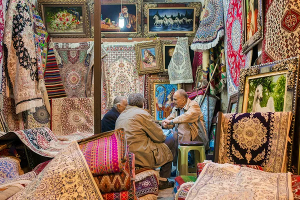 Negozio tradizionale di tappeti iraniani — Foto Stock