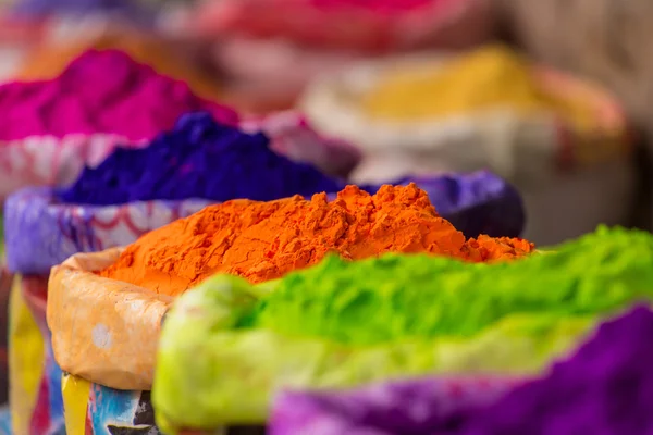 Pieux colorés de colorants en poudre — Photo